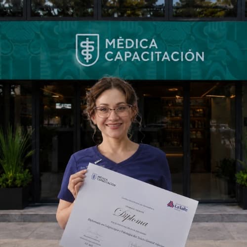 Entrega de diploma Médica Capacitación
