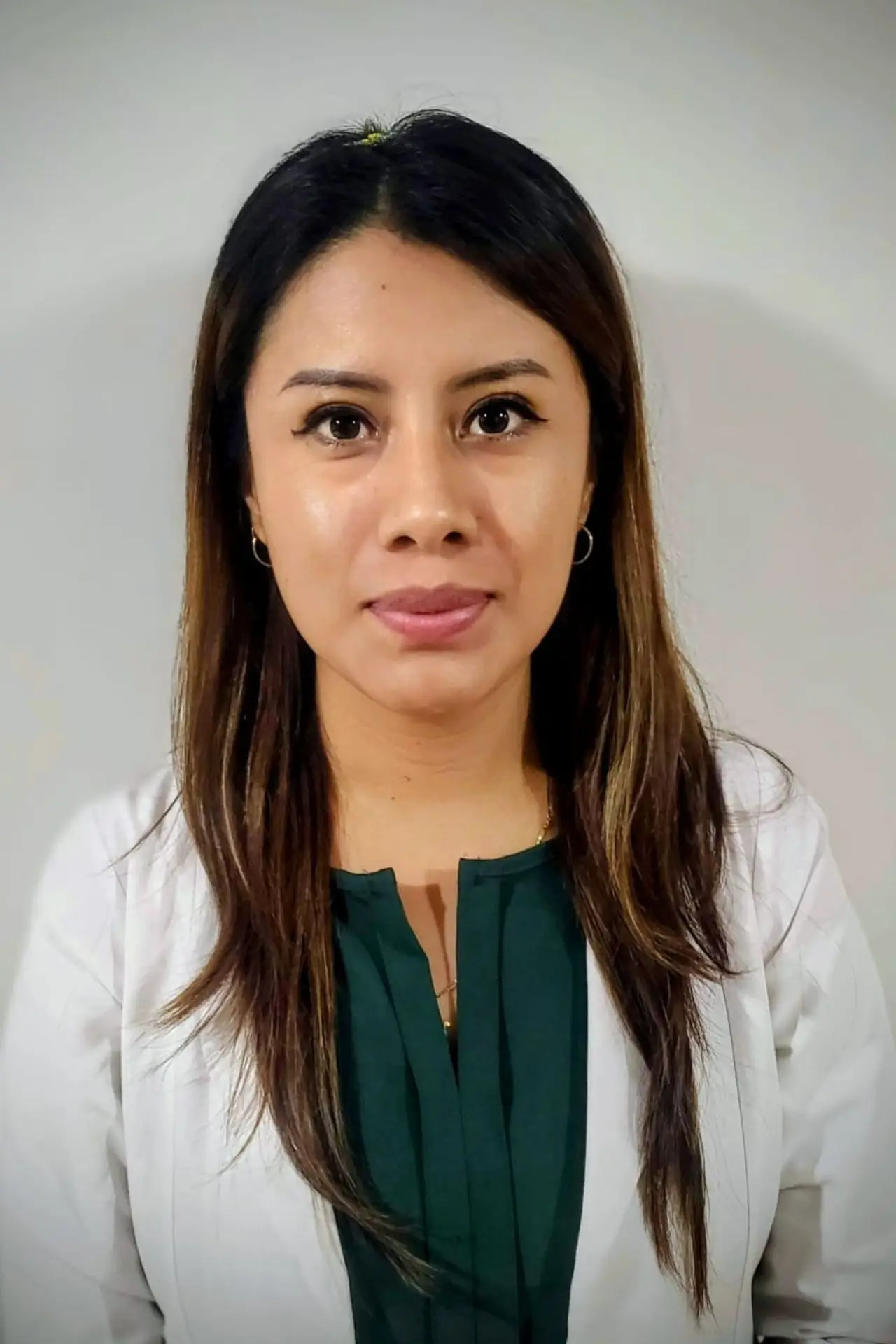 Dra. Marlen López Navarro Especialista en Ginecología y Obstetricia con alta formación en Medicina Bioestética y Modulación del Envejecimiento.